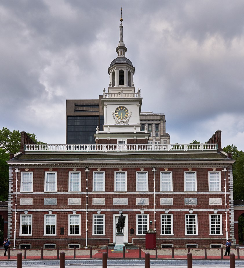 Photopgraph of Independence Hall, a two-story brick building in the colonial style with a large white belltower